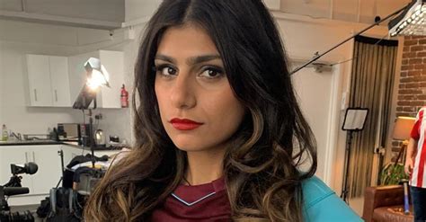 Vídeos pornôs com Mia Khalifa .